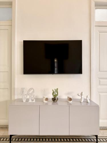 Olive A Heritage 2Bedroom Apartment in Mar Mikhael - image 2