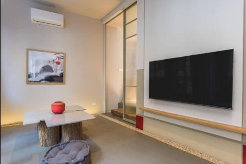 Tokyo 1BR Gemmayze - image 11