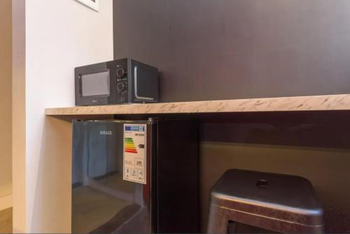 Paris 1BR Gemmayze - image 6