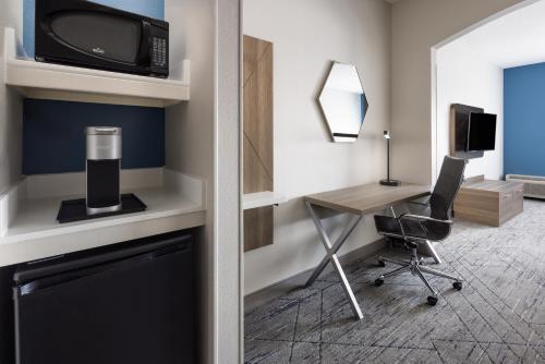 Comfort Suites Leesburg - image 2