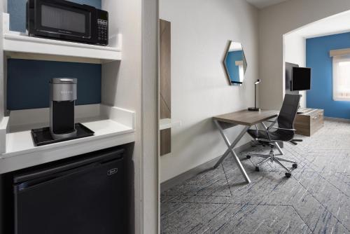 Comfort Suites Leesburg - image 14