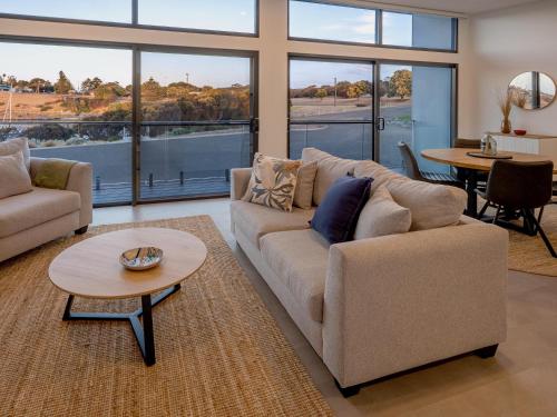 . Apartment 03 The YC Lily May Sleeps 4