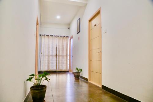 ردهة, شقة  متر مربع من 1 غرفة و1 حمام خاص في طريق أفيناشي (Virksham Hotel) in Coimbatore South