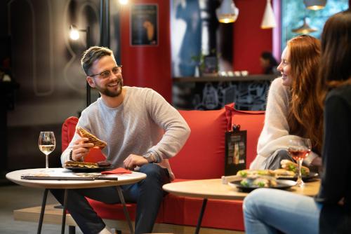 ibis London Stratford - image 8