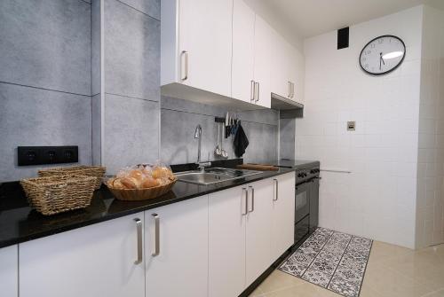 Precioso apartamento en el centro de Sanxenxo - image 2