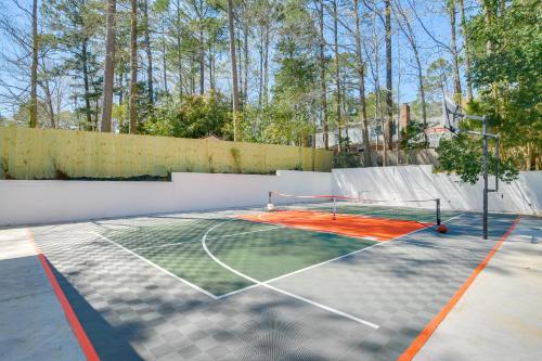 7 Mi to Dtwn Durham Home with Hot Tub and Game Room!