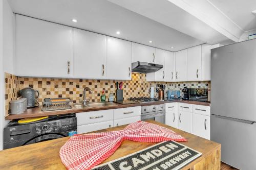 Seaside Gem Apartment By My Getaways - image 5