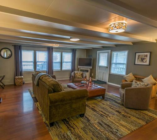 COTTAGES AT LITTLE RIVER COVE - BED AND BREAKFAST