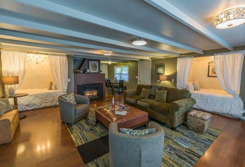 COTTAGES AT LITTLE RIVER COVE - BED AND BREAKFAST in Little River (CA)