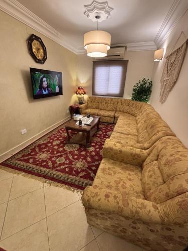 Cozy & Comfortable Studio near the airport, Banī Ghālib