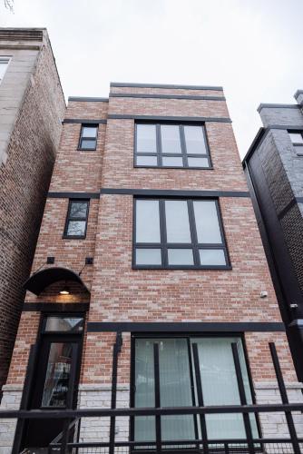Exterior view, Parisian Retreat 6min to Main Quandrangle U of C in Woodlawn