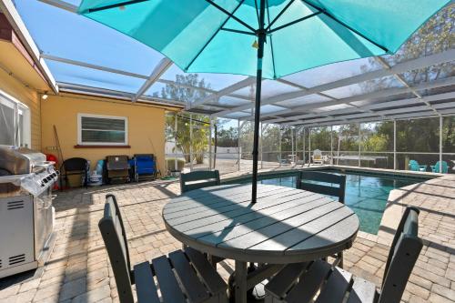 Now Booking for Summer! Mermaid Bay! Canal Front, Pool, Dock & More!