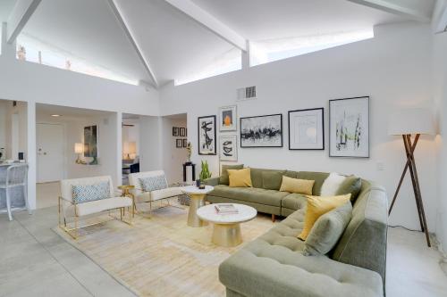 Palm Springs Condo with Pool Access, Mountain Views! in Palm Springs, USA