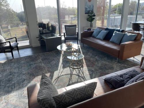 Game Day Penthouse Steps from UT Sports in Austin, USA