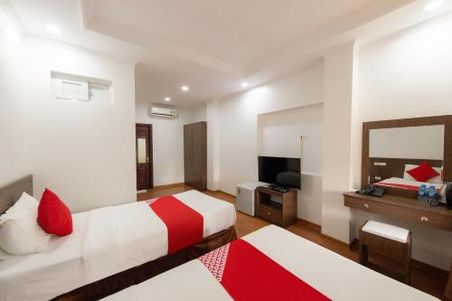 Standard Twin Room image 4