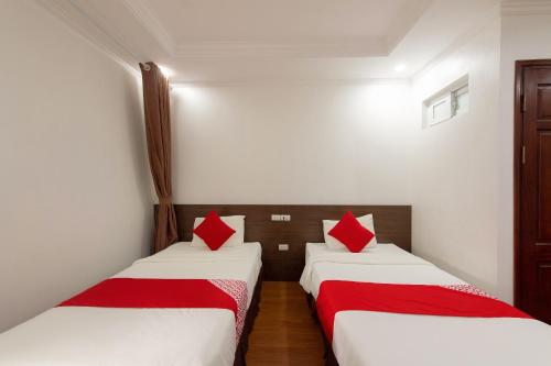 Standard Twin Room image 3