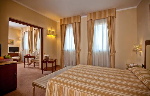 Hotel For You - image 12