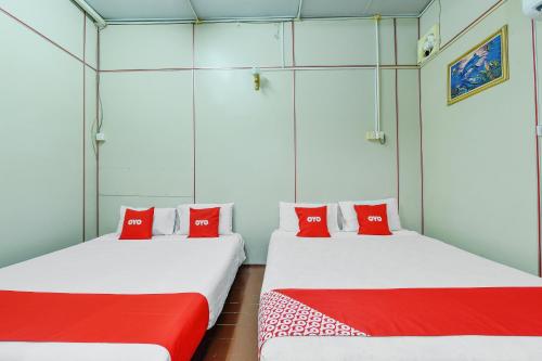 3 double beds