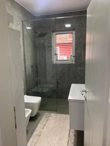 Deluxe Room (2 Adults + 1 Child) image 4