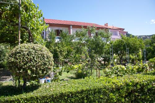  Two-Bedroom Apartment in Banjol V, Pension in Banjol