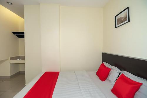Deluxe King Room image 2