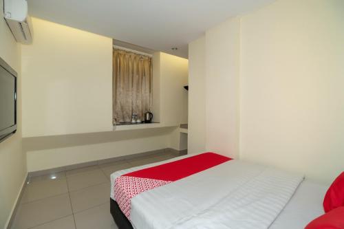 Deluxe King Room room in Hotel O Blossom Hotel