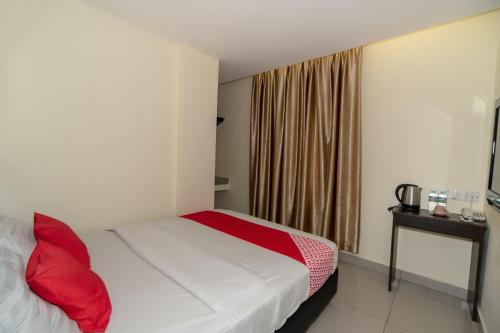 Deluxe Queen Room room in Hotel O Blossom Hotel