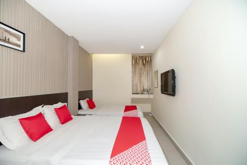 Superior Suite room in Hotel O Blossom Hotel