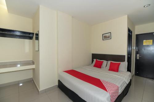 Deluxe King Room image 3