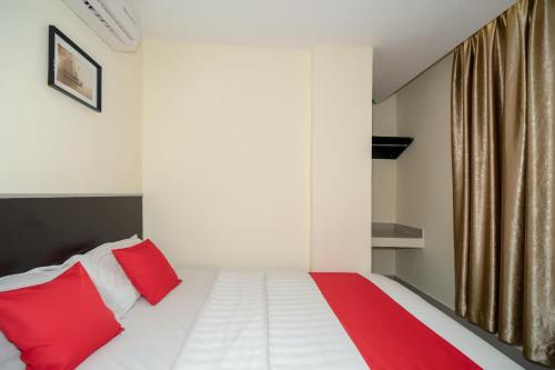 Deluxe Queen Room image 5