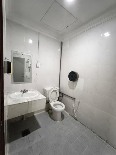 OYO 90895 Hotel Ikia - 화장실