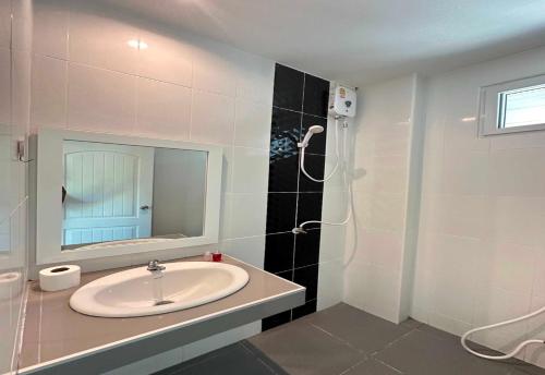 OYO 75492 Carpe Diem Homestay - 화장실