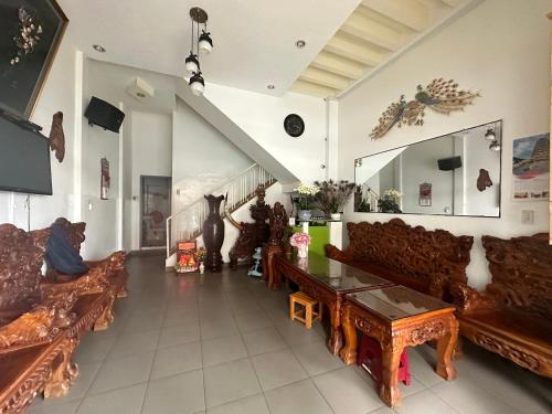 OYO 1233 Yen Quyen Hotel - 로비