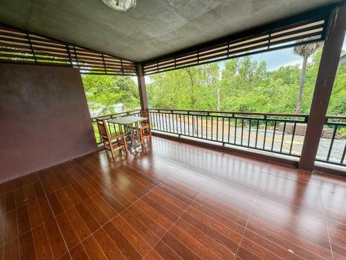 Pintu masuk, Suree Garden Resort & Karaoke in Kamphaeng Saen