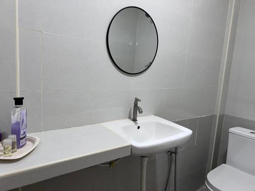 Kylpyhuone, Hotel O Sri Ayu Inn in Yan