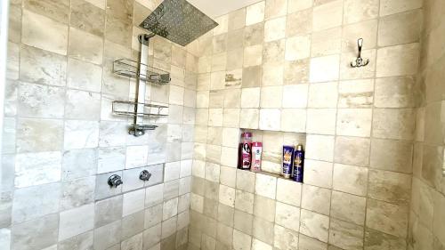 Modern 3-Bedroom Retreat in Ajijic - San Antonio- Walk to Everything Modern 3-Bedroom Retreat in Ajijic - San Antonio- Walk to Everything