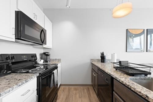 Luxe Condo in Downtown Cleveland l Free Parking l 2 TV's, Cleveland (foto 7)
