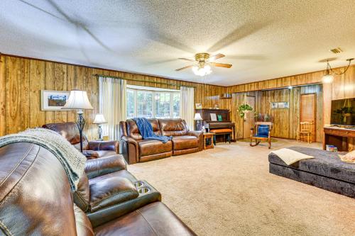 Vintage Chipley Getaway on Large Private Property in Chipley (Florida)