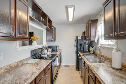 5 Mi to Dtwn Fredericksburg: Family Gem w/ Yard in Falmouth (VA)