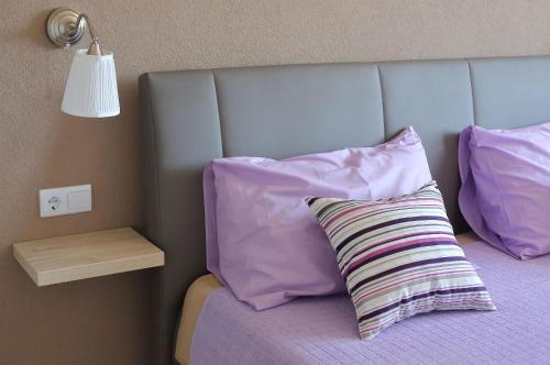 One-Bedroom Apartment image 3
