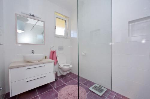 One-Bedroom Apartment image 1