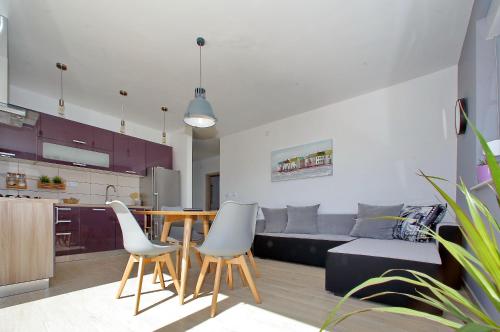 One-Bedroom Apartment image 6