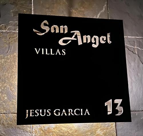 Modern 1 Bedroom King Suite - Close to everything - Roof top patio Modern 1 Bedroom King Suite - Close to everything - Roof top patio