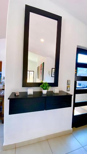 Modern 1 Bedroom King Suite - Close to everything - Roof top patio Modern 1 Bedroom King Suite - Close to everything - Roof top patio