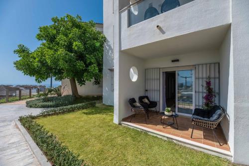 Oasis with terrace and sea view 2BR, garden & pool, Castillo de Sabinillas (Foto 10)