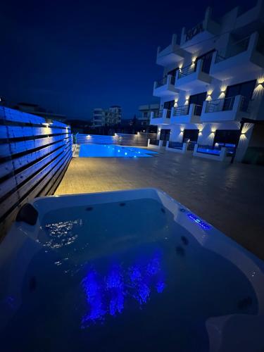 Deluxe Double Room with Pool View image 6