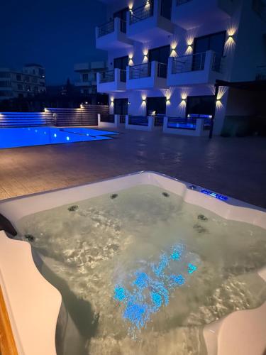 Deluxe Double Room with Pool View image 5