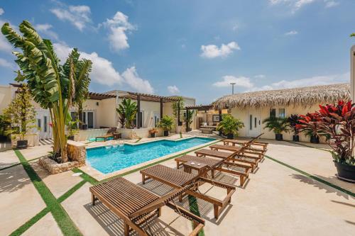 Eva Oceanfront Spa Resort Rooftop &pool By Lucha in Savaneta