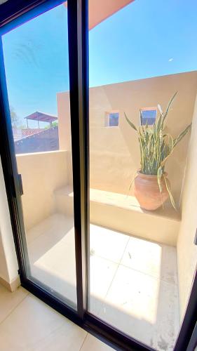 Beautifully Renovated 2 Bedroom Great Location Beautifully Renovated 2 Bedroom Great Location