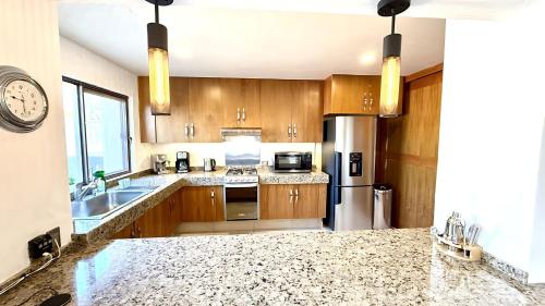 Beautifully Renovated 2 Bedroom Great Location Beautifully Renovated 2 Bedroom Great Location